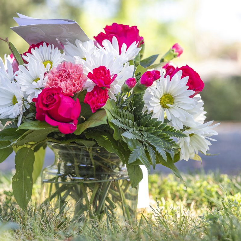 Bunch of flowers, roses and chamomiles in vase. High quality photo