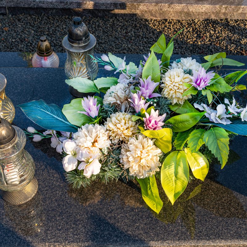 floral-arrangement-and-candles-on-a-dark-graveston-2026-03-24-07-51-44-utc